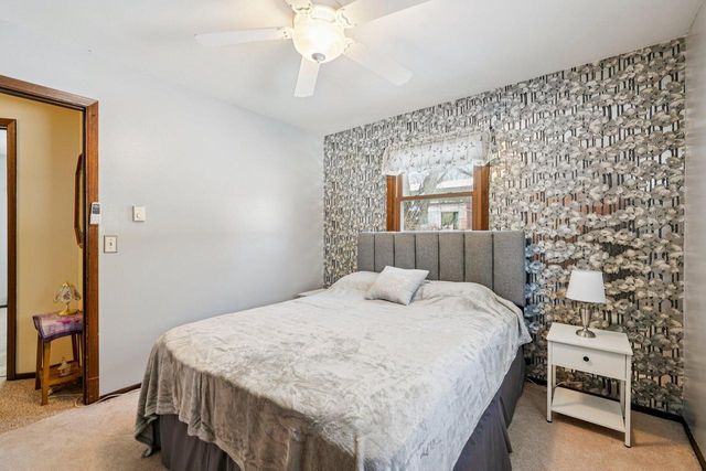 857 E Newark DRIVE, West Bend, WI 53090