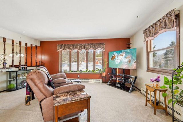 857 E Newark DRIVE, West Bend, WI 53090