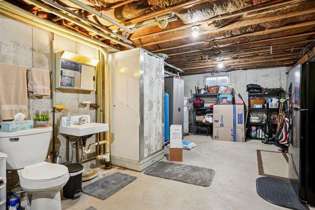 857 E Newark DRIVE, West Bend, WI 53090