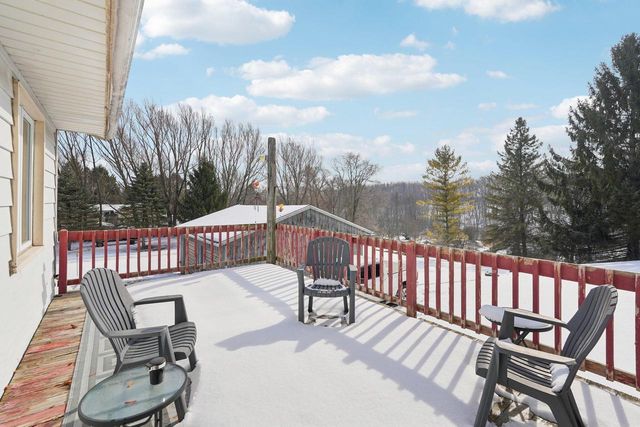 857 E Newark DRIVE, West Bend, WI 53090