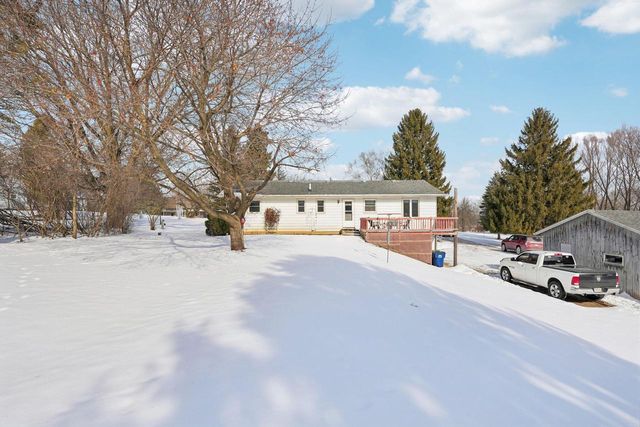 857 E Newark DRIVE, West Bend, WI 53090