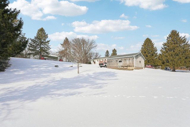 857 E Newark DRIVE, West Bend, WI 53090