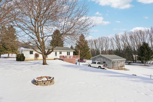 857 E Newark DRIVE, West Bend, WI 53090