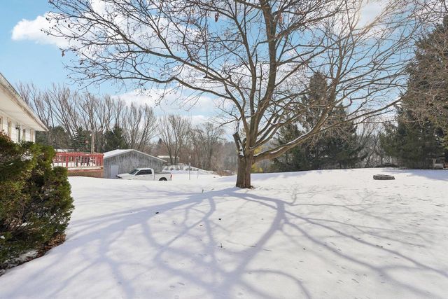 857 E Newark DRIVE, West Bend, WI 53090