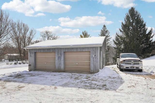 857 E Newark DRIVE, West Bend, WI 53090