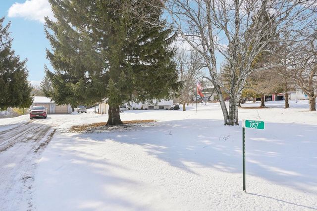 857 E Newark DRIVE, West Bend, WI 53090