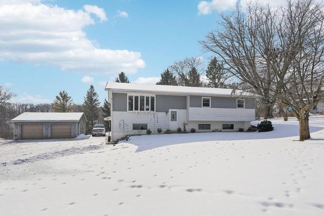 857 E Newark DRIVE, West Bend, WI 53090