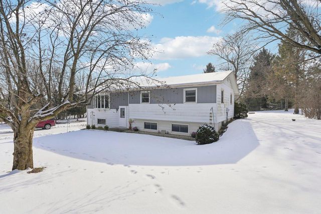 857 E Newark DRIVE, West Bend, WI 53090