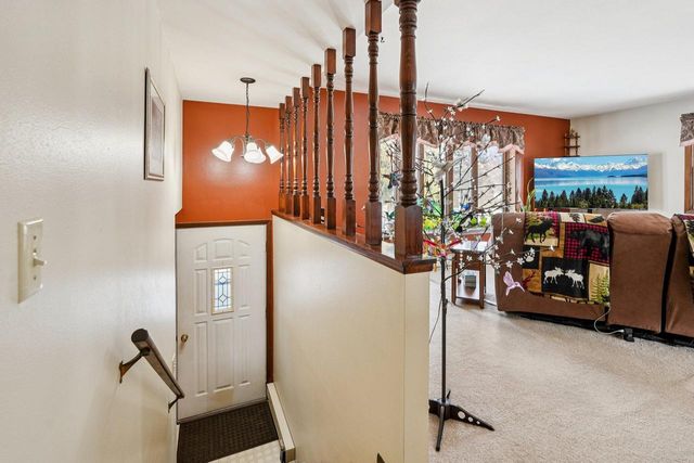 857 E Newark DRIVE, West Bend, WI 53090