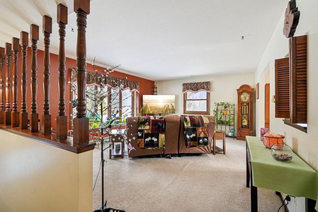 857 E Newark DRIVE, West Bend, WI 53090