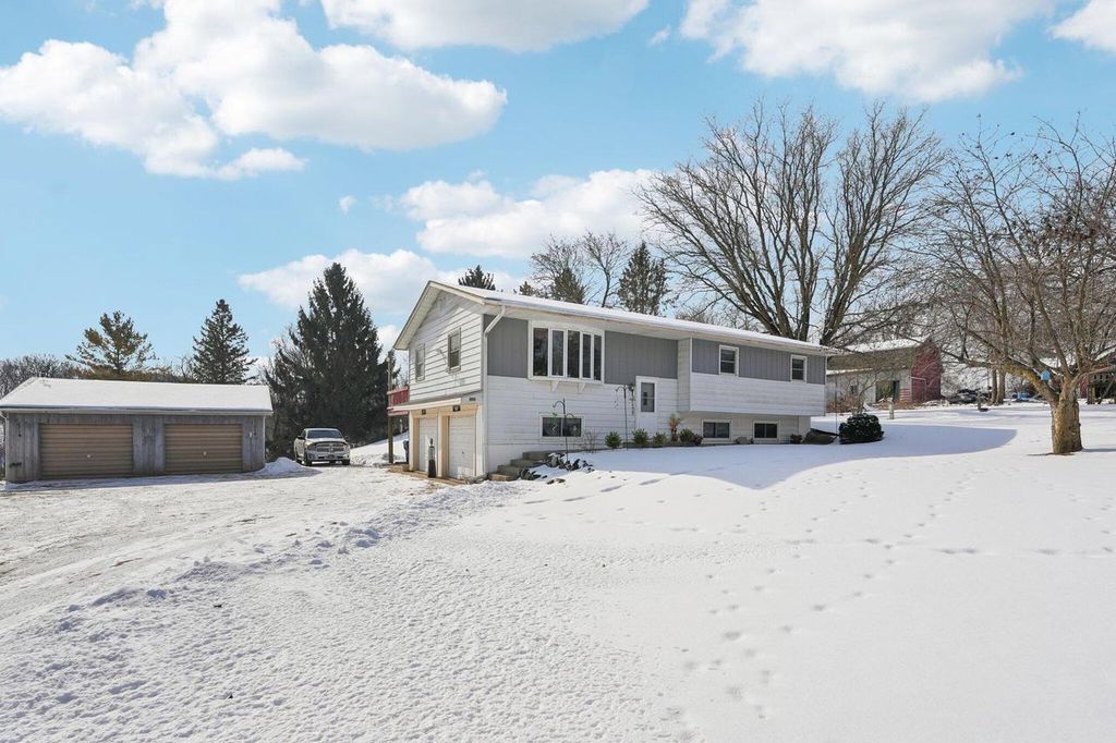 857 E Newark DRIVE, West Bend, WI 53090