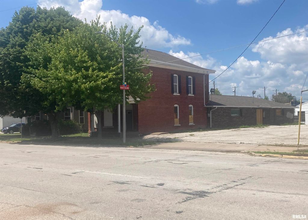 2317 4TH Avenue, Rock Island, IL 61201