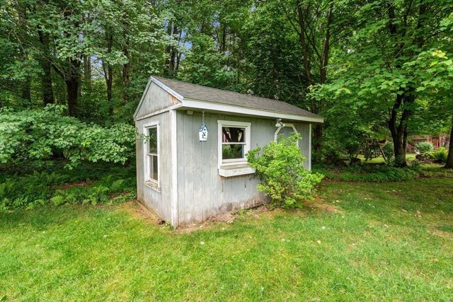 25 Wehr Rd, Hampden, MA 01036