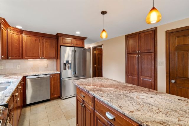 25 Wehr Rd, Hampden, MA 01036