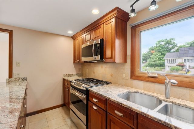 25 Wehr Rd, Hampden, MA 01036