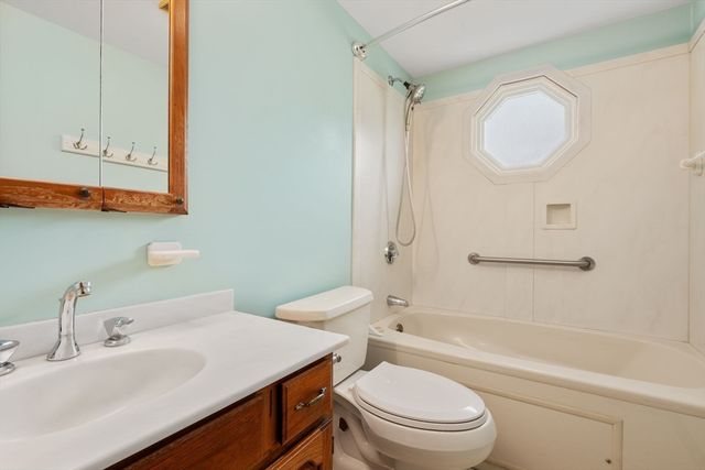 25 Wehr Rd, Hampden, MA 01036