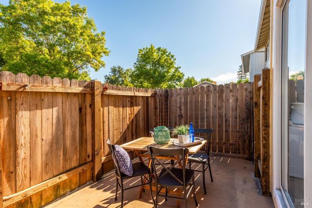 1422 N Oak St, Calistoga, CA 94515