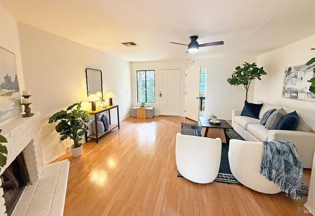 1422 N Oak St, Calistoga, CA 94515