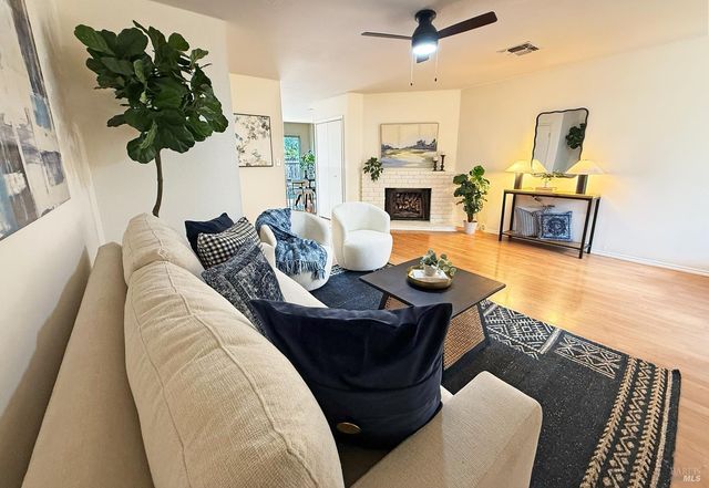 1422 N Oak St, Calistoga, CA 94515