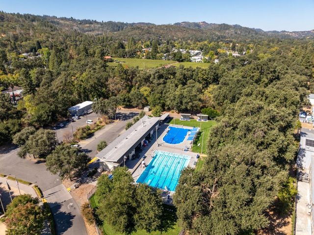 1422 N Oak St, Calistoga, CA 94515