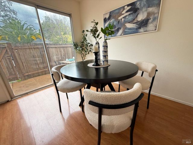 1422 N Oak St, Calistoga, CA 94515