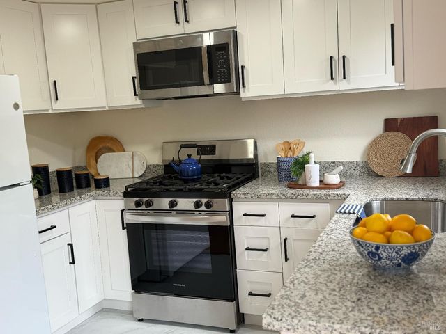 1422 N Oak St, Calistoga, CA 94515