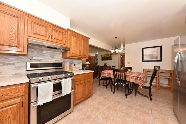 204 Judge DRIVE, Saukville, WI 53080