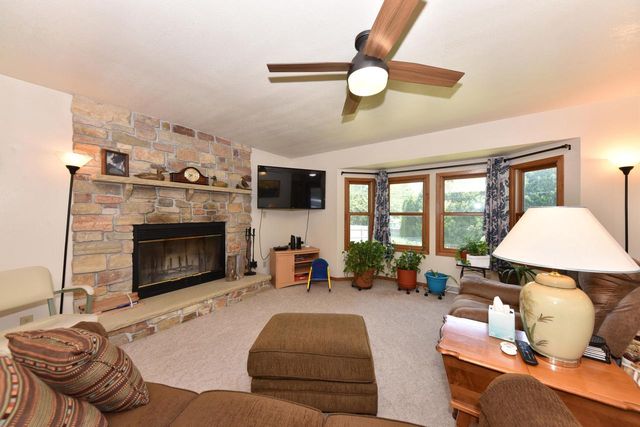 204 Judge DRIVE, Saukville, WI 53080