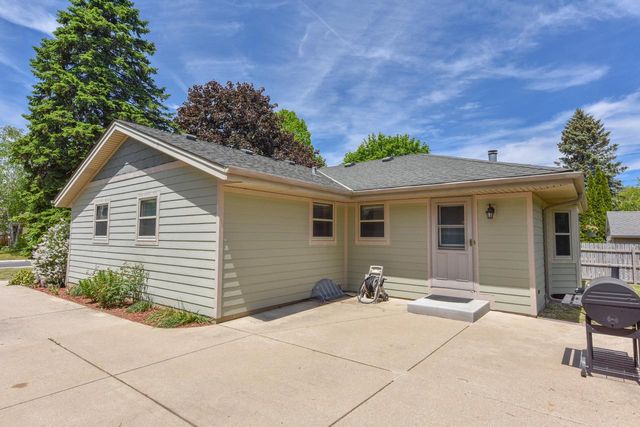 204 Judge DRIVE, Saukville, WI 53080