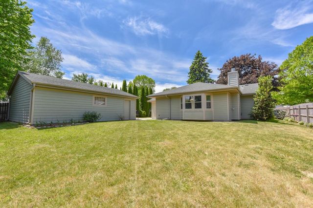 204 Judge DRIVE, Saukville, WI 53080