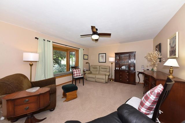 204 Judge DRIVE, Saukville, WI 53080