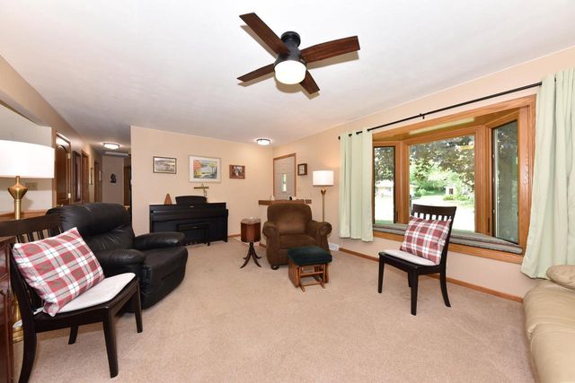 204 Judge DRIVE, Saukville, WI 53080