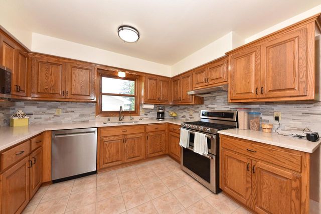 204 Judge DRIVE, Saukville, WI 53080