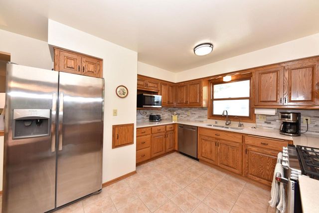 204 Judge DRIVE, Saukville, WI 53080