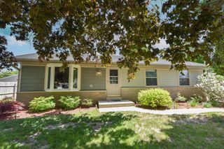 204 Judge DRIVE, Saukville, WI 53080