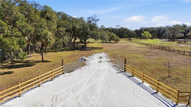 4821 Oak Acres LN, Fort Myers, FL 33905