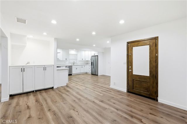 19550 Vanowen, Reseda, CA 91335