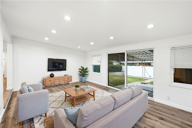 19550 Vanowen, Reseda, CA 91335
