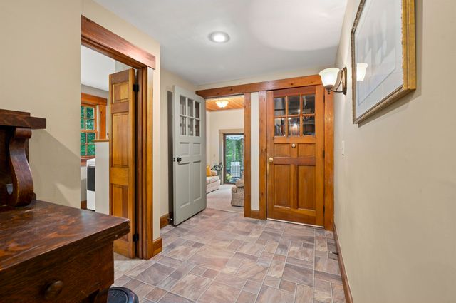 9 Checkerberry Lane, Bedford, NH 03110