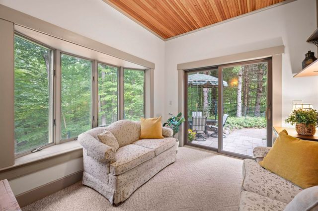 9 Checkerberry Lane, Bedford, NH 03110