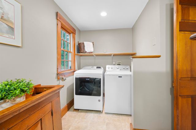9 Checkerberry Lane, Bedford, NH 03110