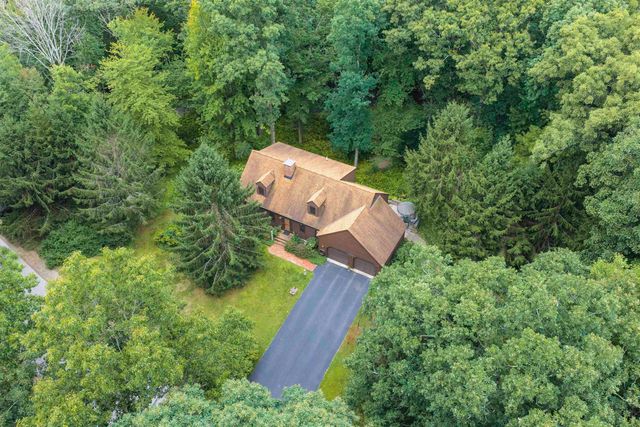 9 Checkerberry Lane, Bedford, NH 03110
