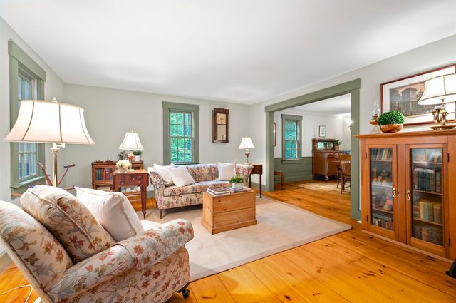 9 Checkerberry Lane, Bedford, NH 03110
