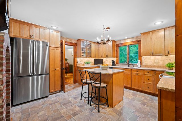 9 Checkerberry Lane, Bedford, NH 03110