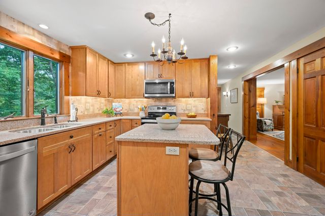9 Checkerberry Lane, Bedford, NH 03110