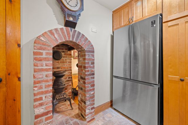9 Checkerberry Lane, Bedford, NH 03110