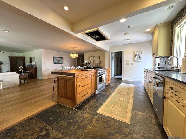 735 Dubois Dr, Baton Rouge, LA 70808