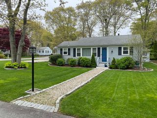 2 Naushon Rd, Mashpee, MA 02649
