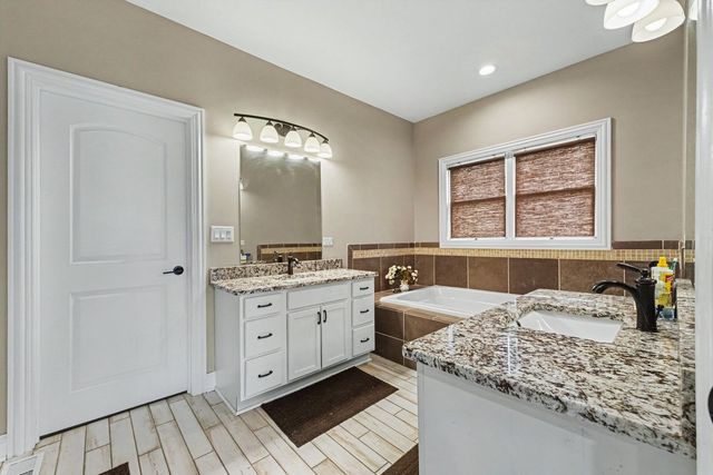 22620 Hunters Trail, Frankfort, IL 60423