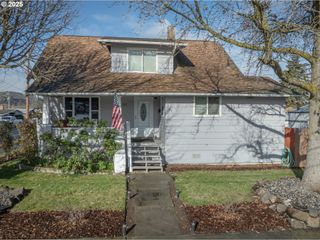 1217 ROBERTS St, The Dalles, OR 97058